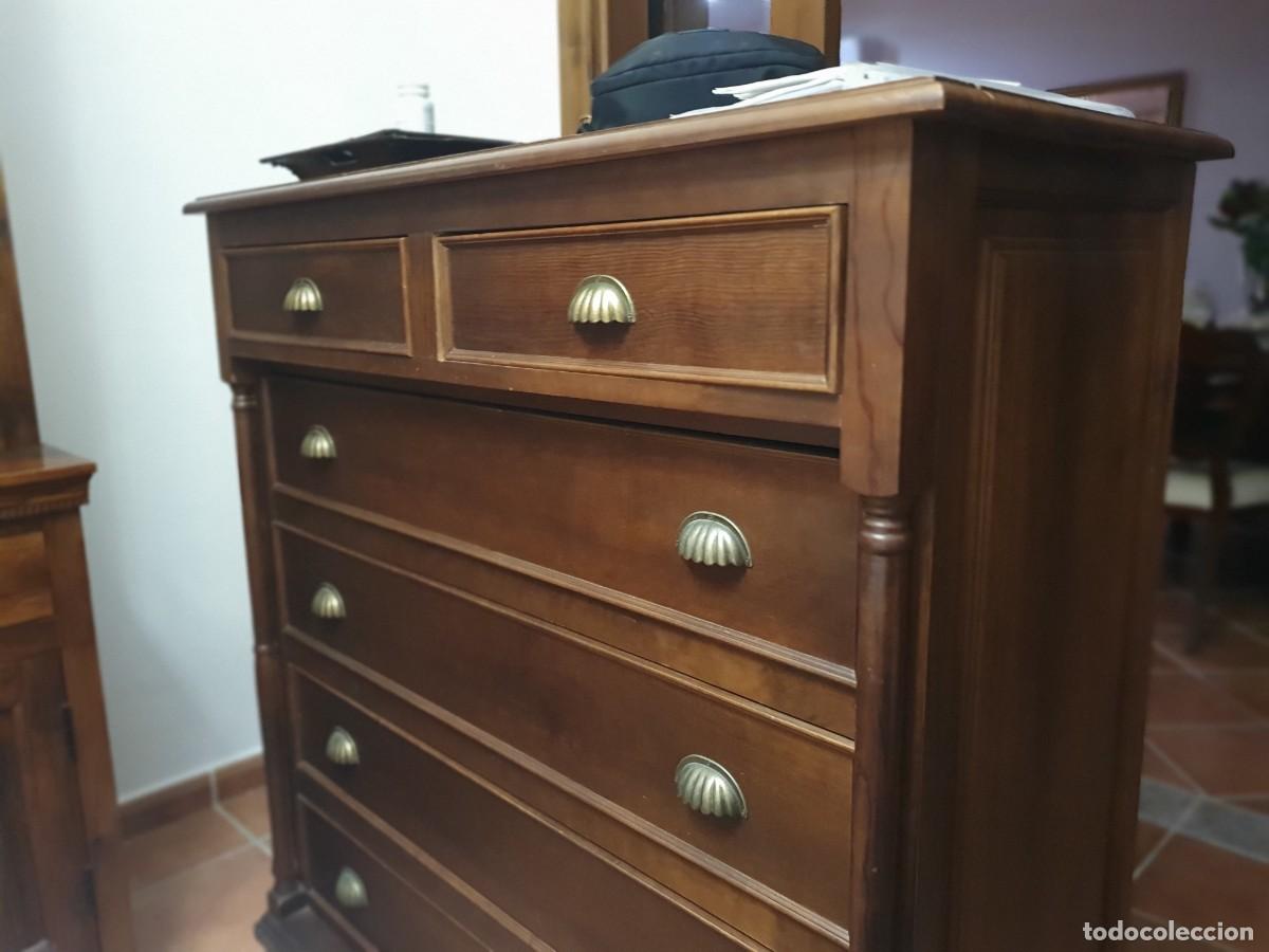 Segunda mano: Chifonier de madera en color nogal. - Foto 3