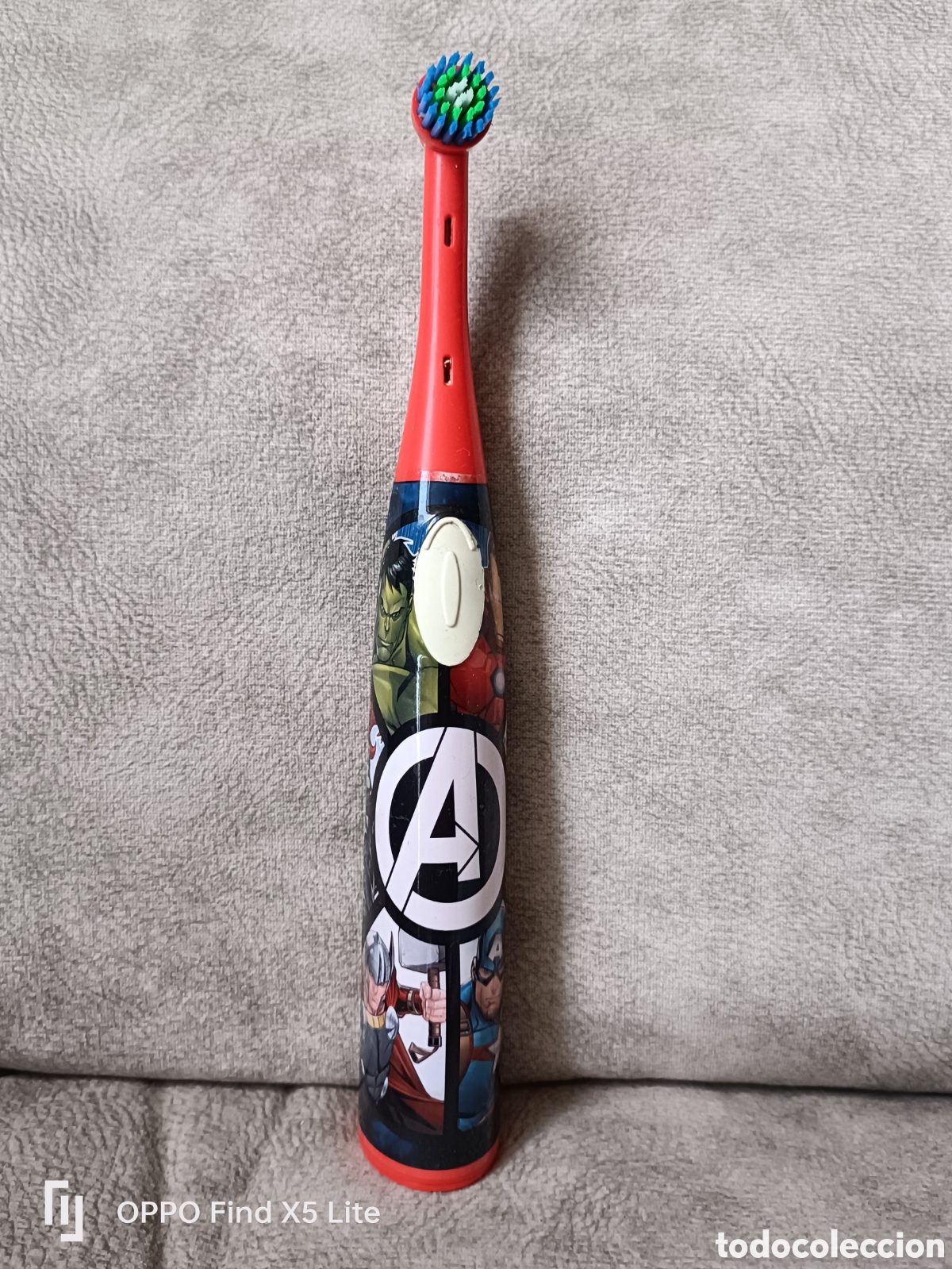 Segunda mano: Cepillo de dientes el&eacute;ctrico Los Vengadores/Avengers - Foto 1