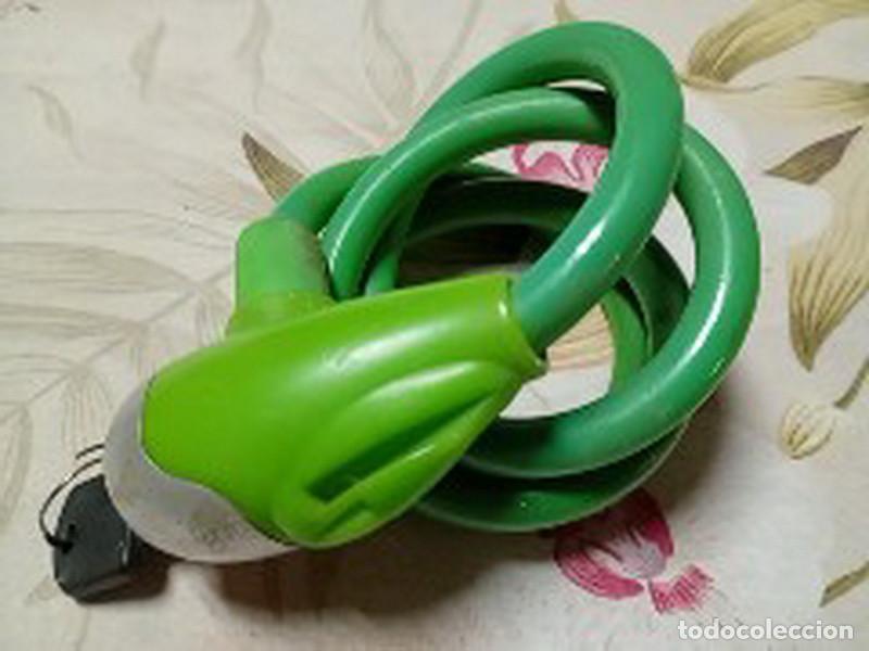 Segunda mano: Candado para bicicleta y llave - Foto 1