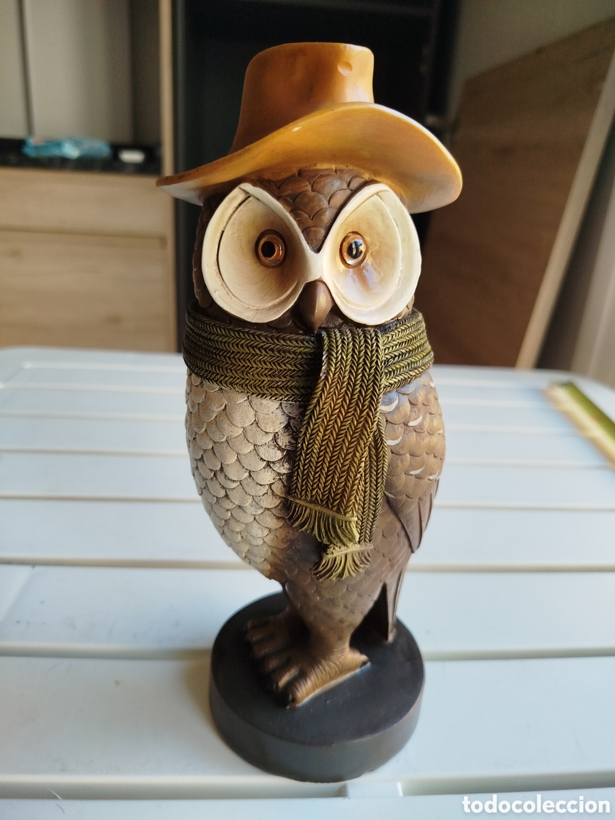 Segunda mano: Original figura de b&uacute;ho en resina - Foto 1