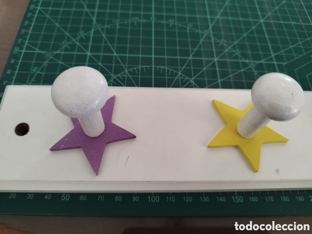 Segunda mano: Perchero infantil 4 perchas estrellas - Foto 2