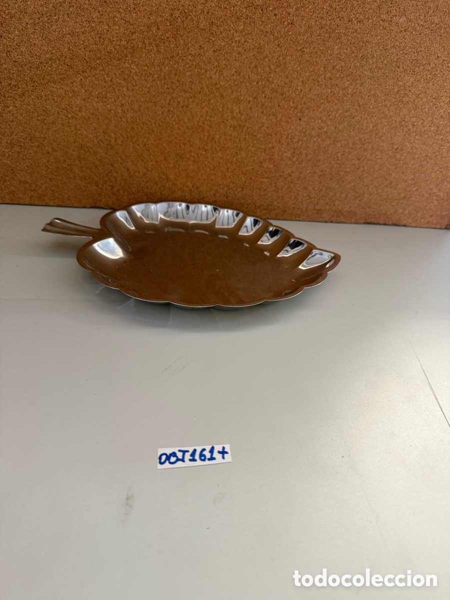 Segunda mano: Plato met&aacute;lico plateado, forma de hoja - Foto 1