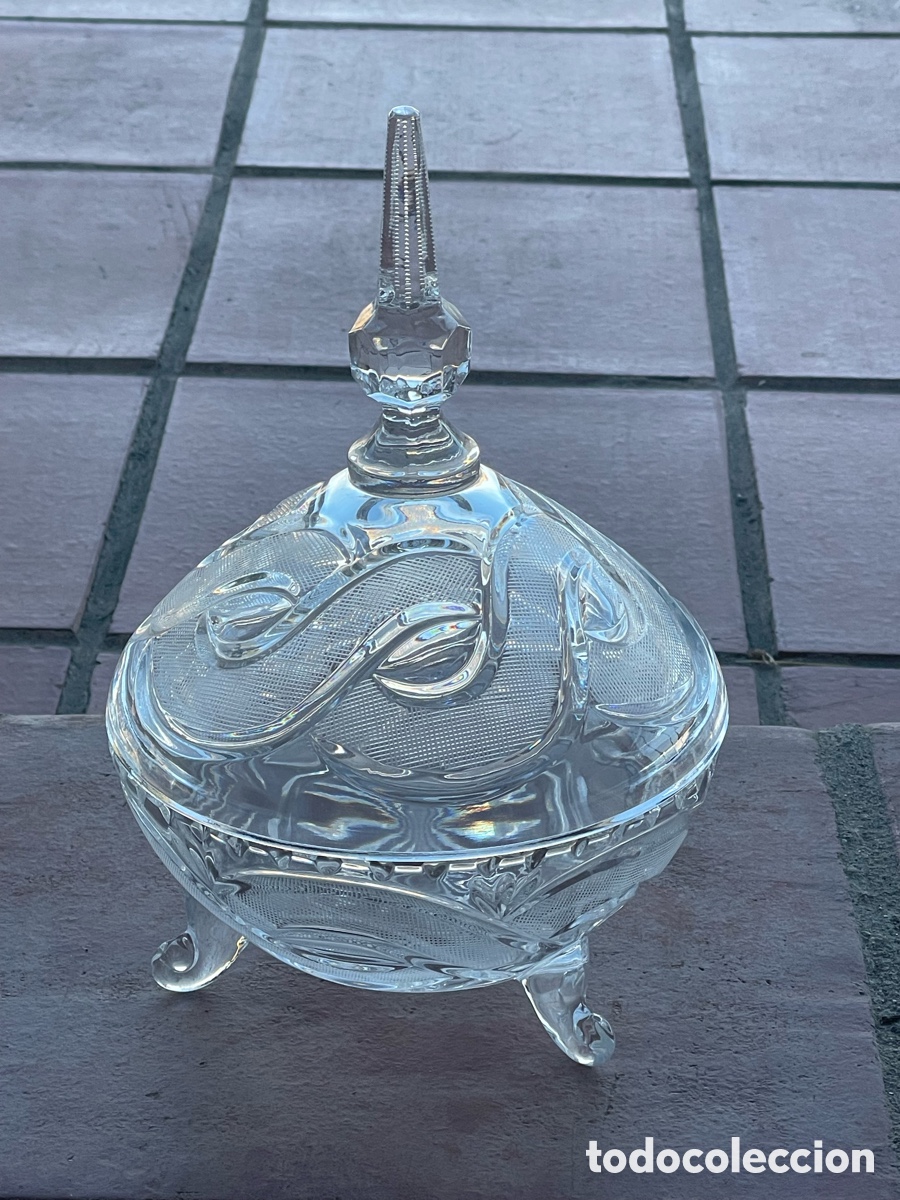 Segunda mano: Bombonera de cristal tallado - Foto 1