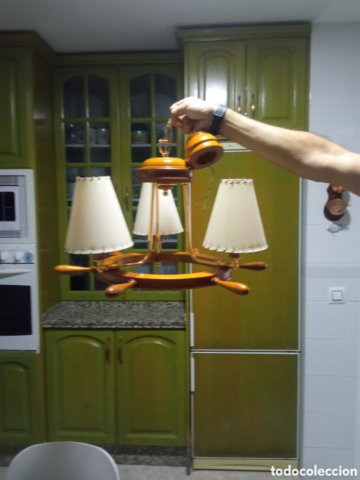 Segunda mano: L&aacute;mpara de techo de madera con forma timon de barco - Foto 4