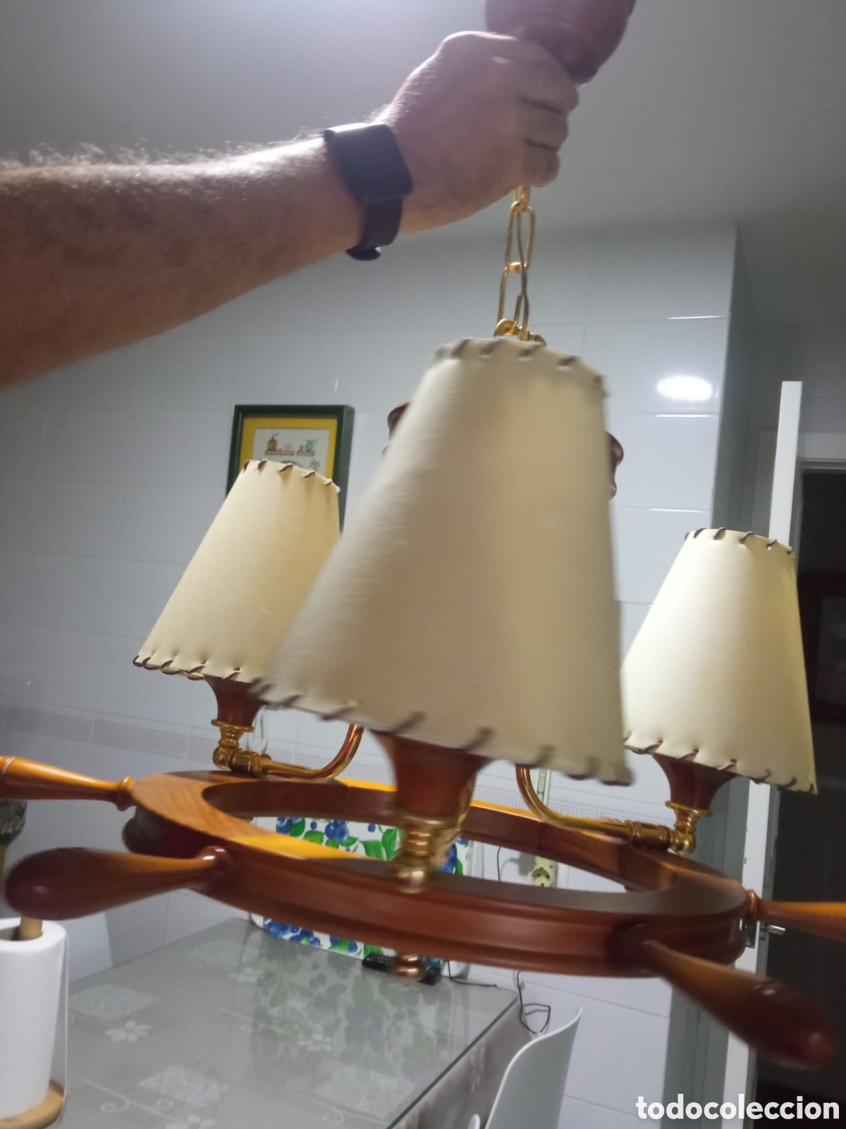 Segunda mano: L&aacute;mpara de techo de madera con forma timon de barco - Foto 5