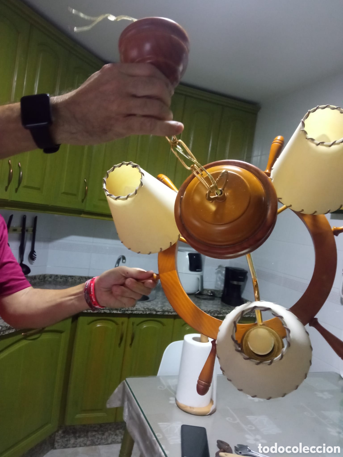 Segunda mano: L&aacute;mpara de techo de madera con forma timon de barco - Foto 7