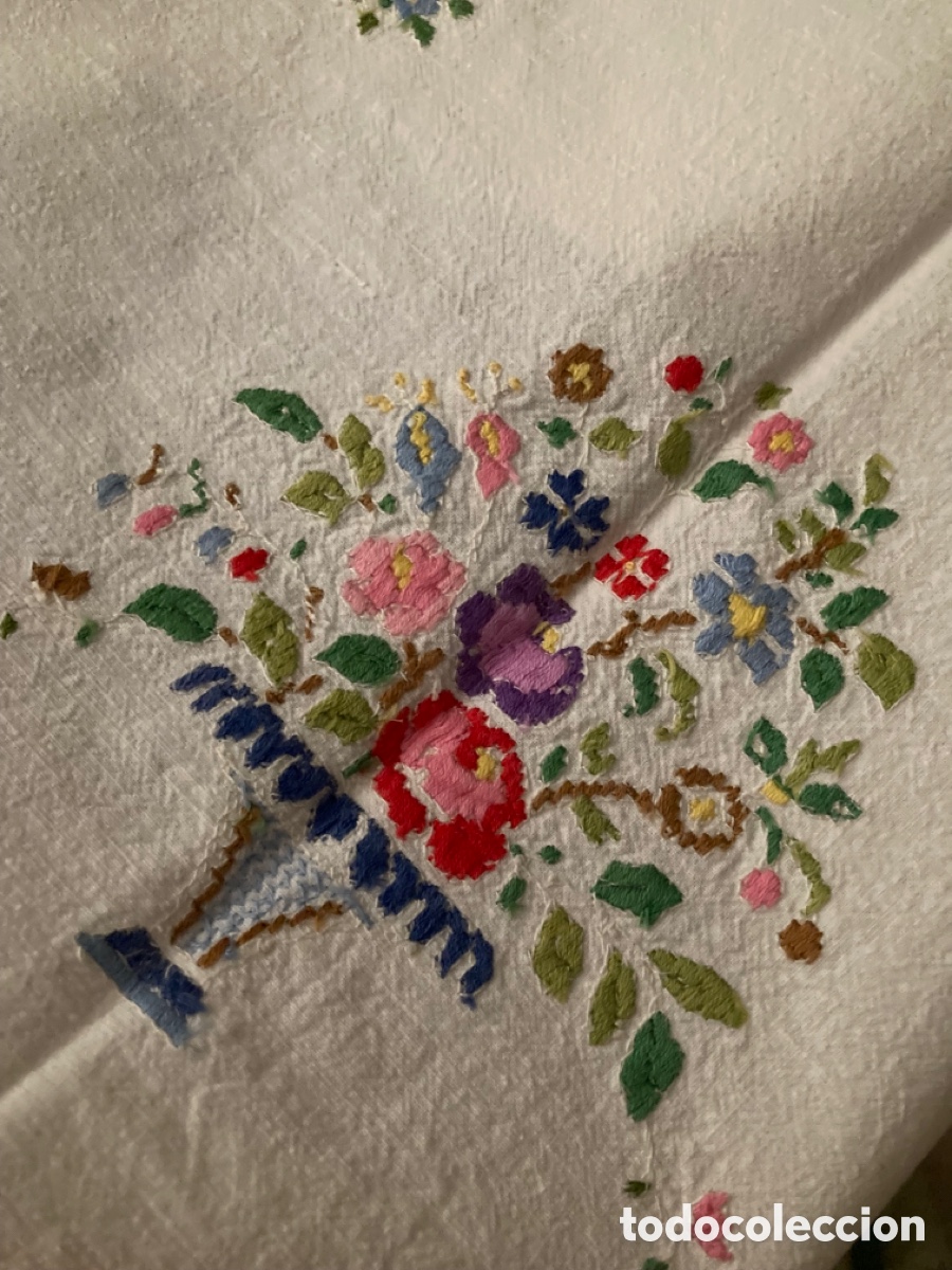 Segunda mano: Mantel y servilletas bordados - Foto 2