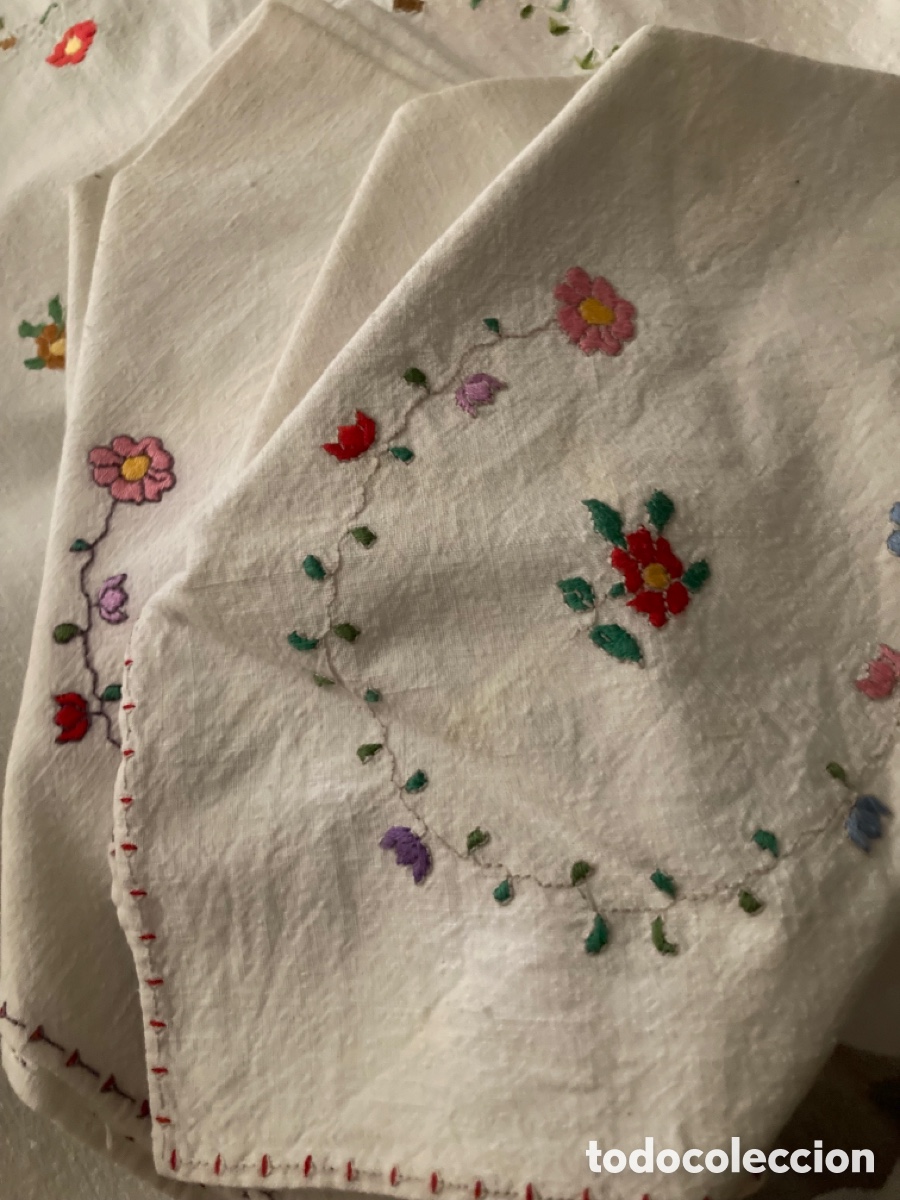 Segunda mano: Mantel y servilletas bordados - Foto 3