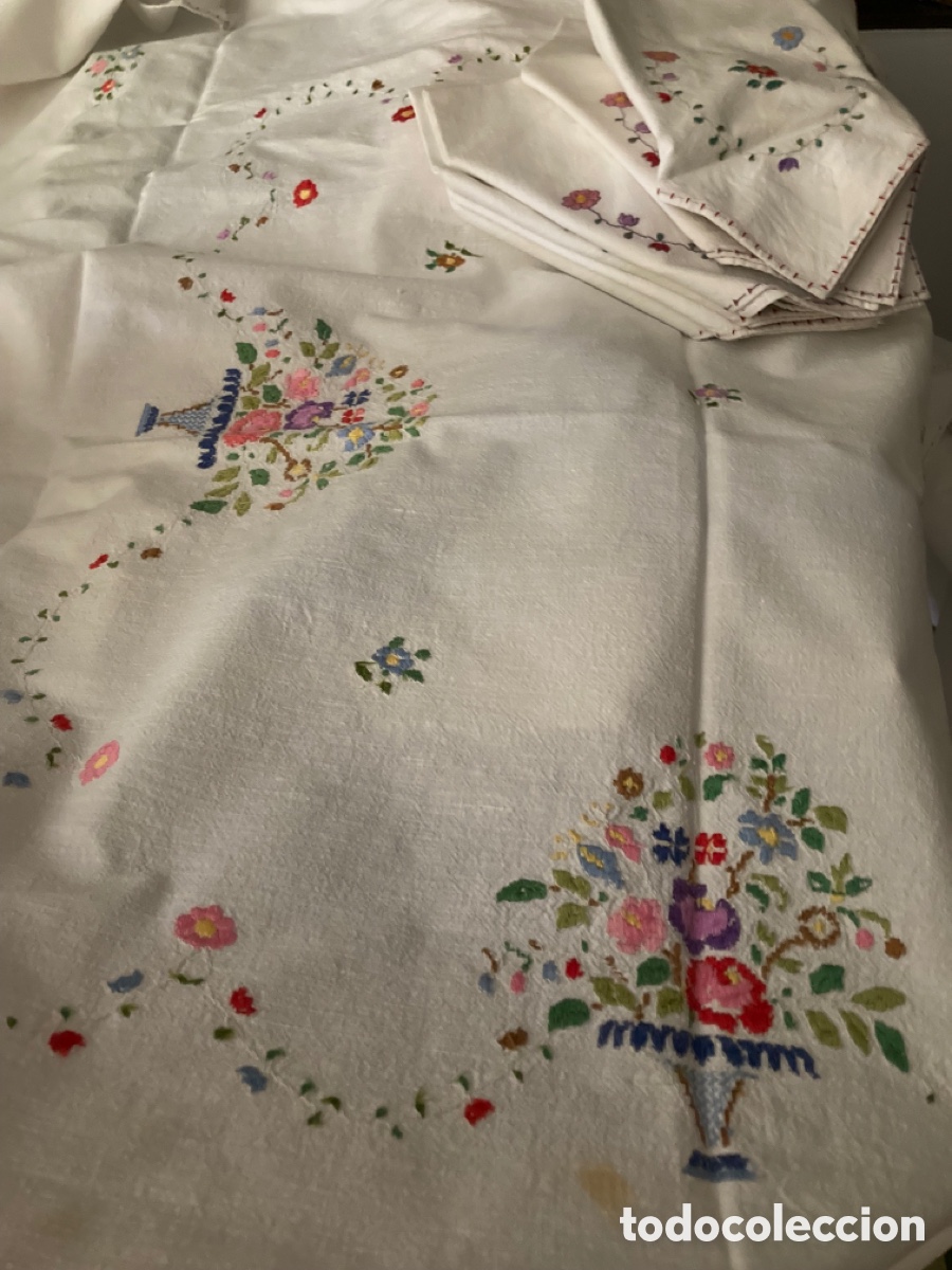 Segunda mano: Mantel y servilletas bordados - Foto 1