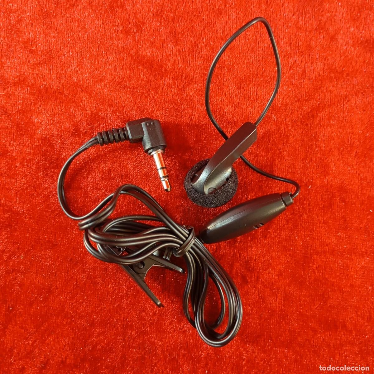 Segunda mano: AURICULAR CON CABLE Y MICROFONO - ELECTR&Oacute;NICA / 6556 - Foto 1
