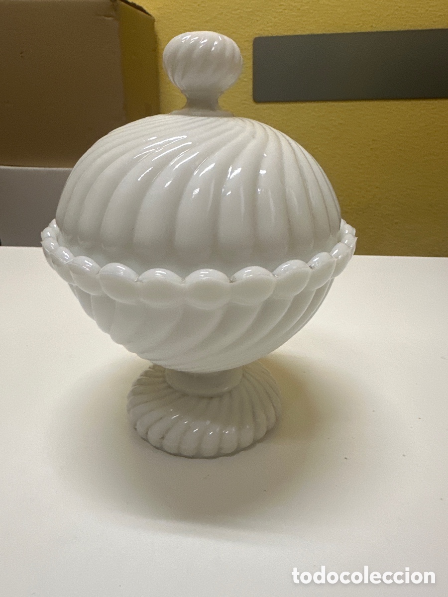 Segunda mano: BOMBONERA OPALINA A&Ntilde;OS 50 EXCELENTE ESTADO - Foto 1