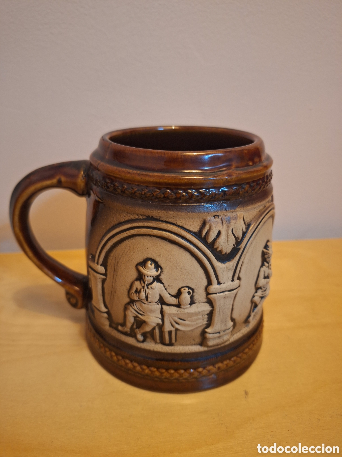 Segunda mano: Jarra de cerveza alemana con relieve - Foto 1