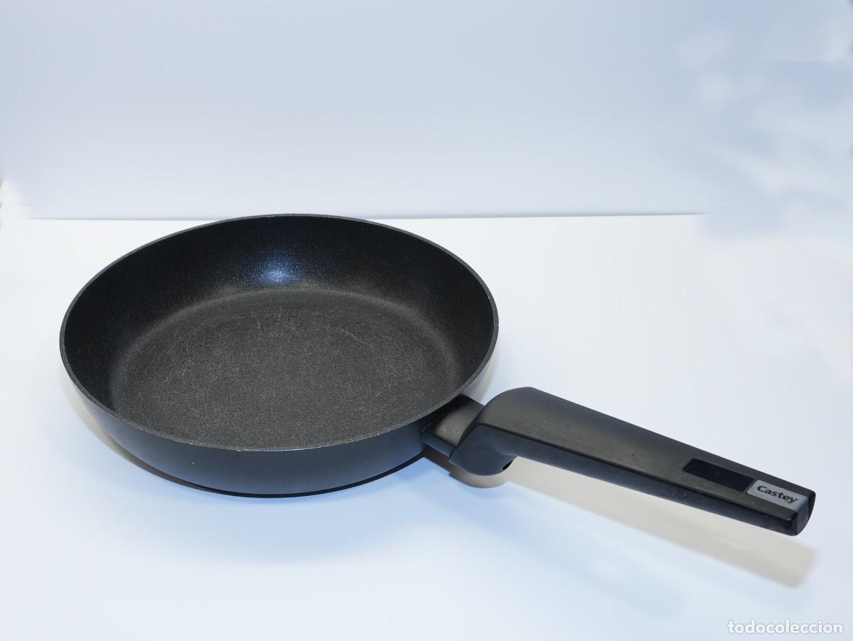 Segunda mano: MENAJE DE COCINA: SARTEN, JARRAS, VASOS... - Foto 1