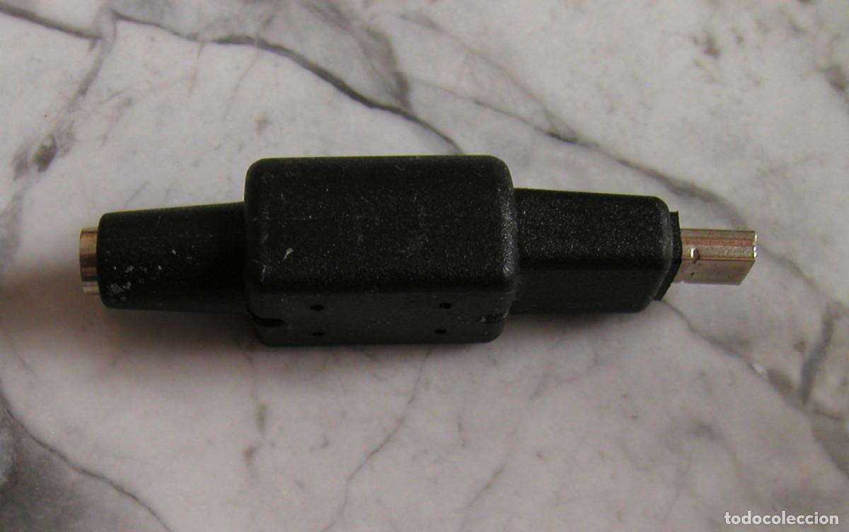 Segunda mano: Adaptador y corriente con un conector mini USB tipo B y un conector con carga de barril. - Foto 1