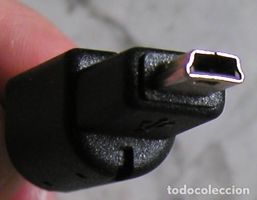 Segunda mano: Adaptador y corriente con un conector mini USB tipo B y un conector con carga de barril. - Foto 2