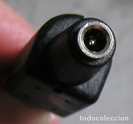 Segunda mano: Adaptador y corriente con un conector mini USB tipo B y un conector con carga de barril. - Foto 4