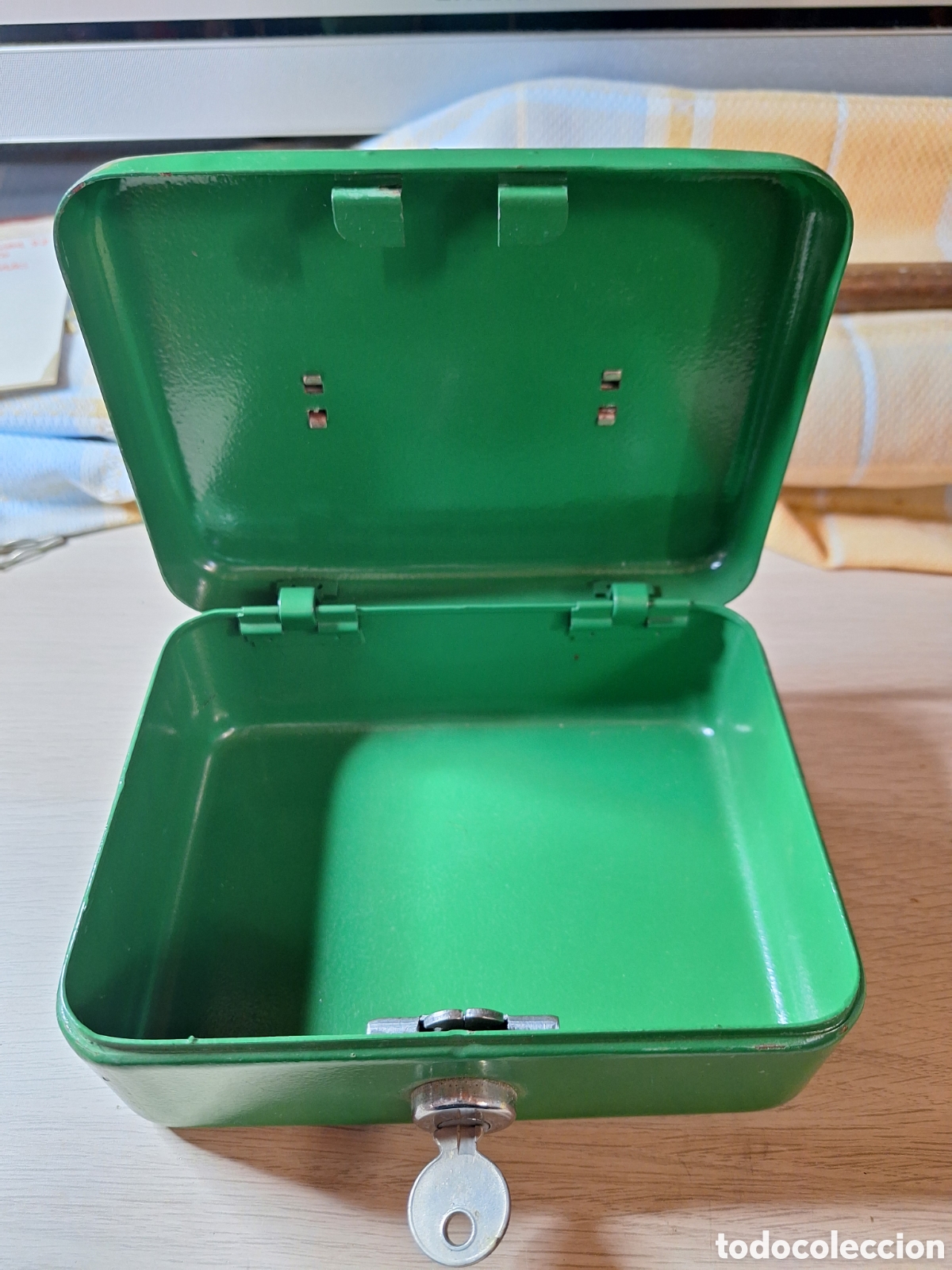 Segunda mano: Caja fuerte peque&ntilde;a. - Foto 2
