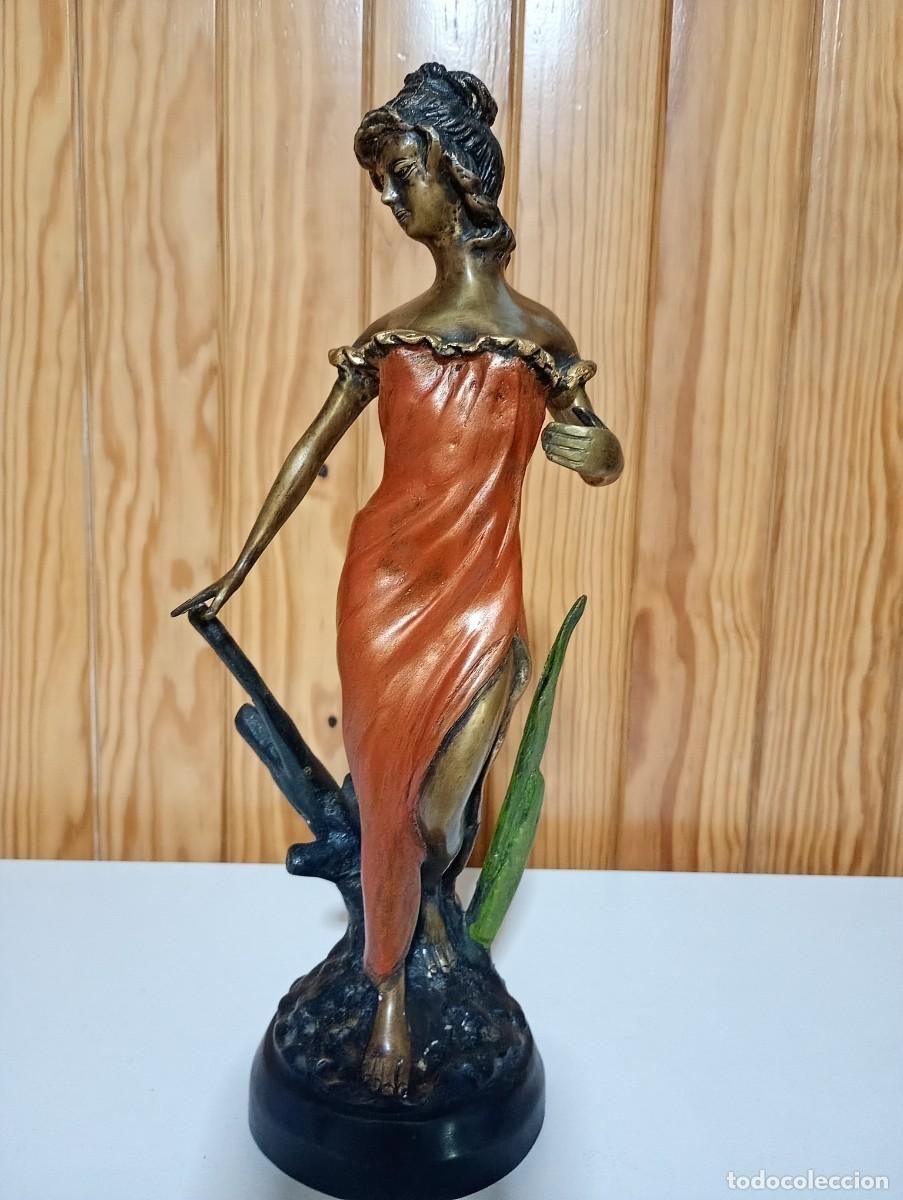 Segunda mano: FIGURA DE BRONCE, SE&Ntilde;ORA CON VESTIDO NARANJA - Foto 1