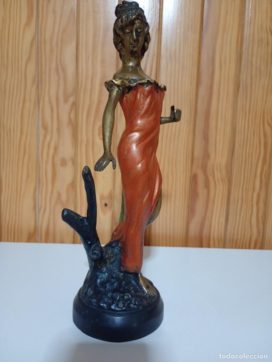 Segunda mano: FIGURA DE BRONCE, SE&Ntilde;ORA CON VESTIDO NARANJA - Foto 2