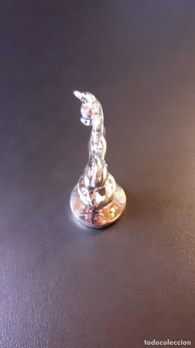 Segunda mano: Peque&ntilde;a Figura de un Caballo en Metal - Foto 4