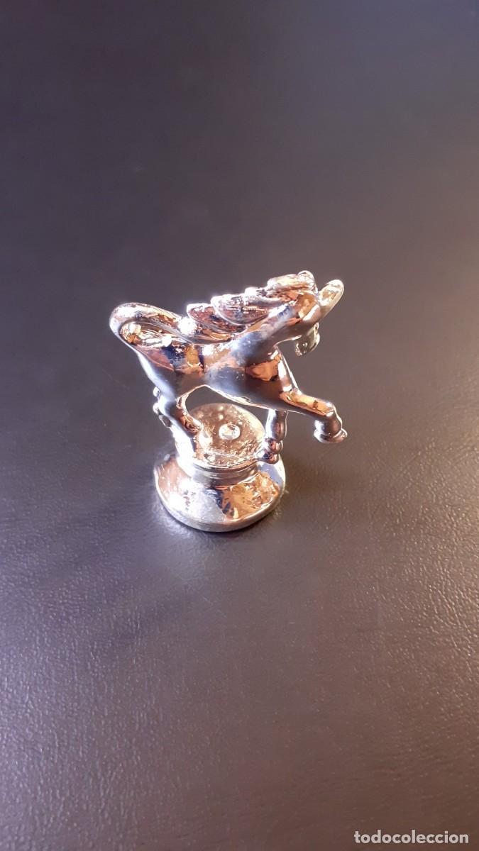 Segunda mano: Peque&ntilde;a Figura de un Caballo en Metal - Foto 5