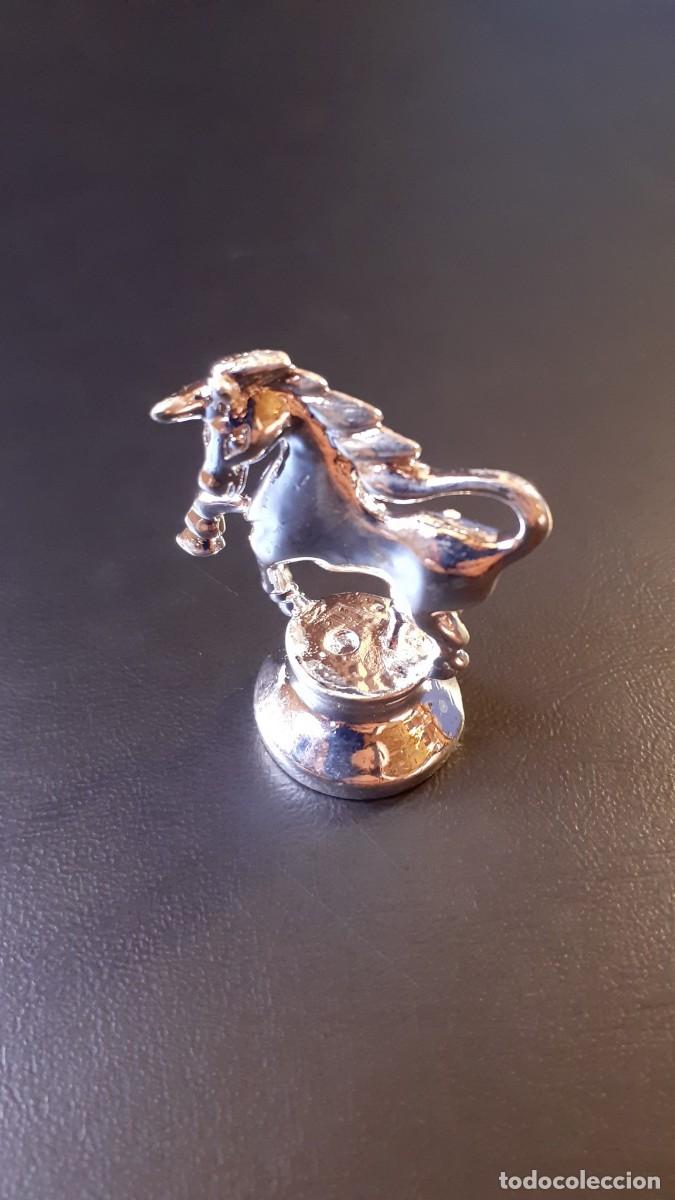 Segunda mano: Peque&ntilde;a Figura de un Caballo en Metal - Foto 6