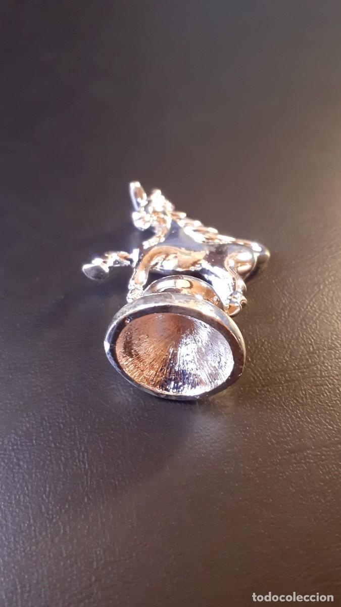 Segunda mano: Peque&ntilde;a Figura de un Caballo en Metal - Foto 7