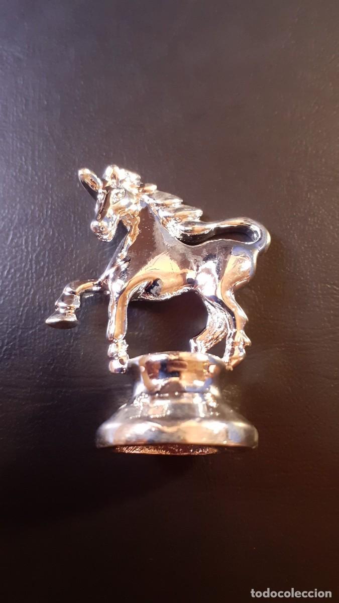 Segunda mano: Peque&ntilde;a Figura de un Caballo en Metal - Foto 8