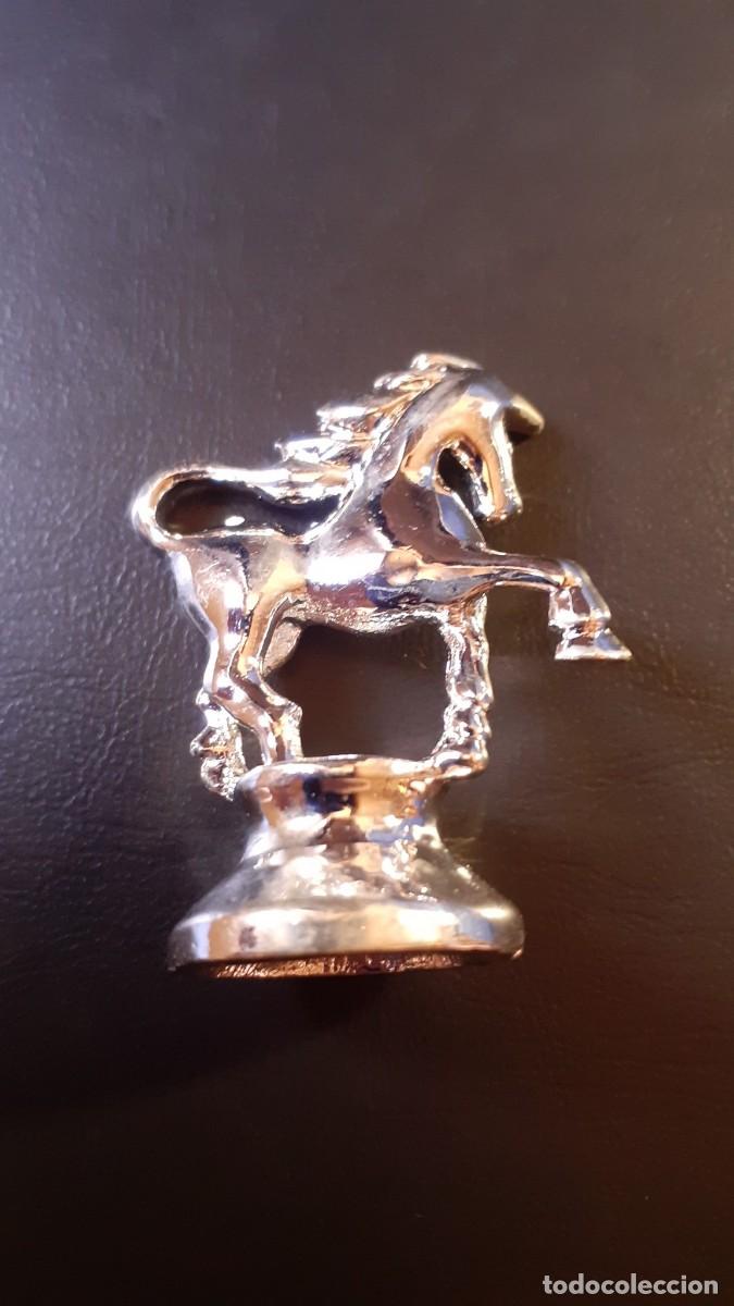 Segunda mano: Peque&ntilde;a Figura de un Caballo en Metal - Foto 9