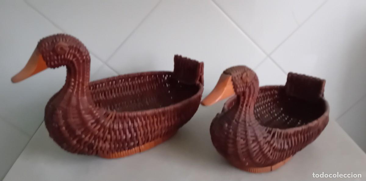 Segunda mano: Pareja de cestas mimbre forma de pato - Foto 1