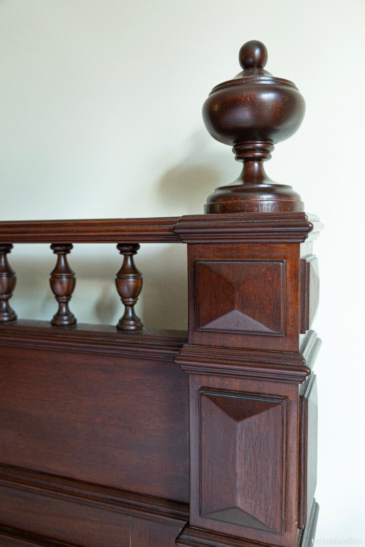 Segunda mano: Dormitorio completo, estilo cl&aacute;sico, artesanal de madera noble - Foto 5