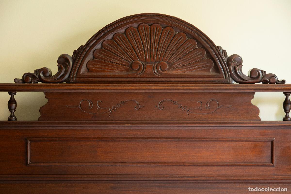 Segunda mano: Dormitorio completo, estilo cl&aacute;sico, artesanal de madera noble - Foto 6