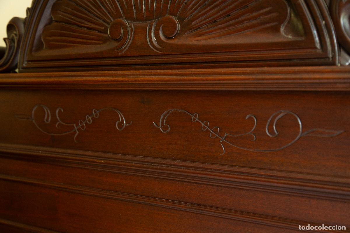 Segunda mano: Dormitorio completo, estilo cl&aacute;sico, artesanal de madera noble - Foto 9