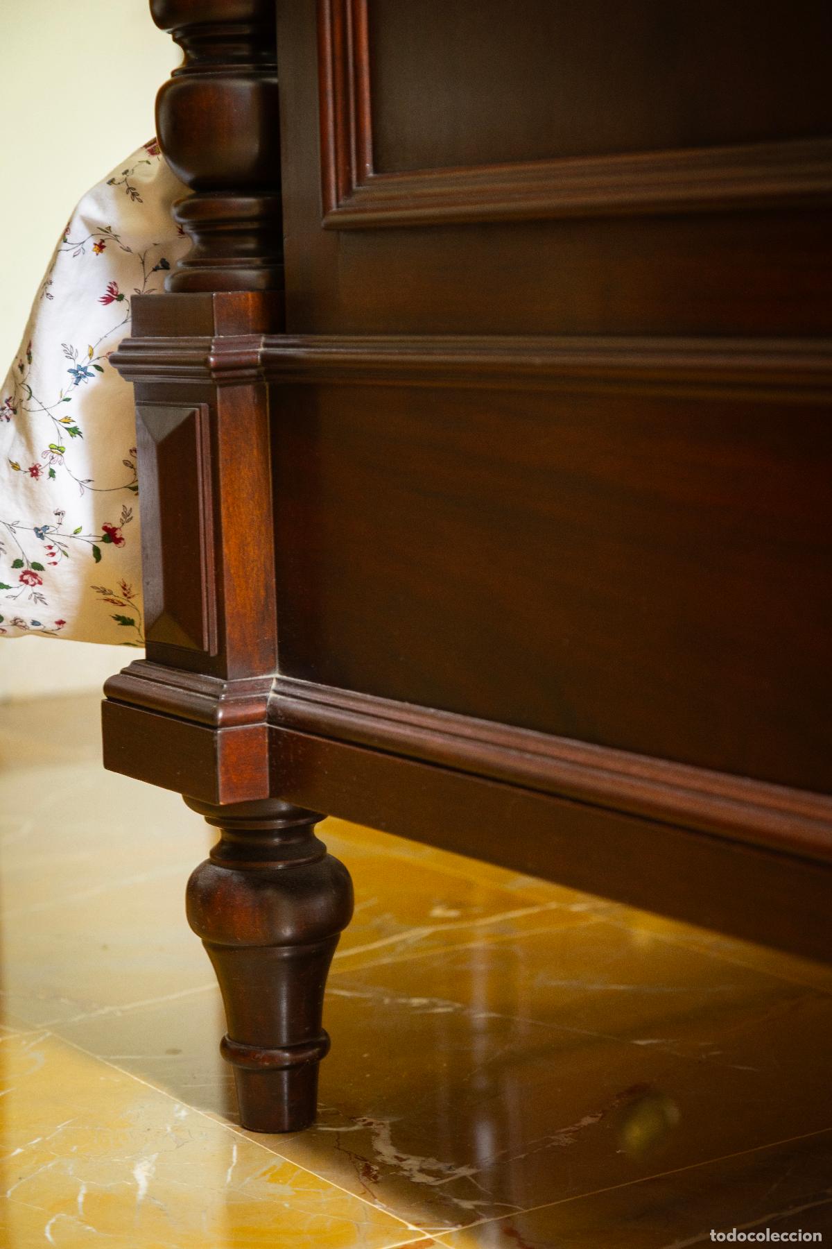 Segunda mano: Dormitorio completo, estilo cl&aacute;sico, artesanal de madera noble - Foto 12