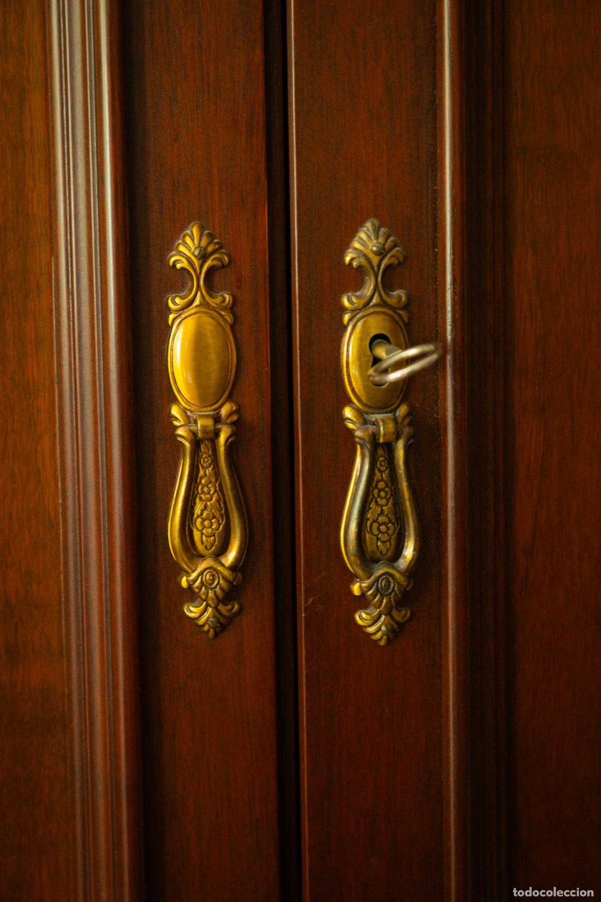 Segunda mano: Dormitorio completo, estilo cl&aacute;sico, artesanal de madera noble - Foto 17