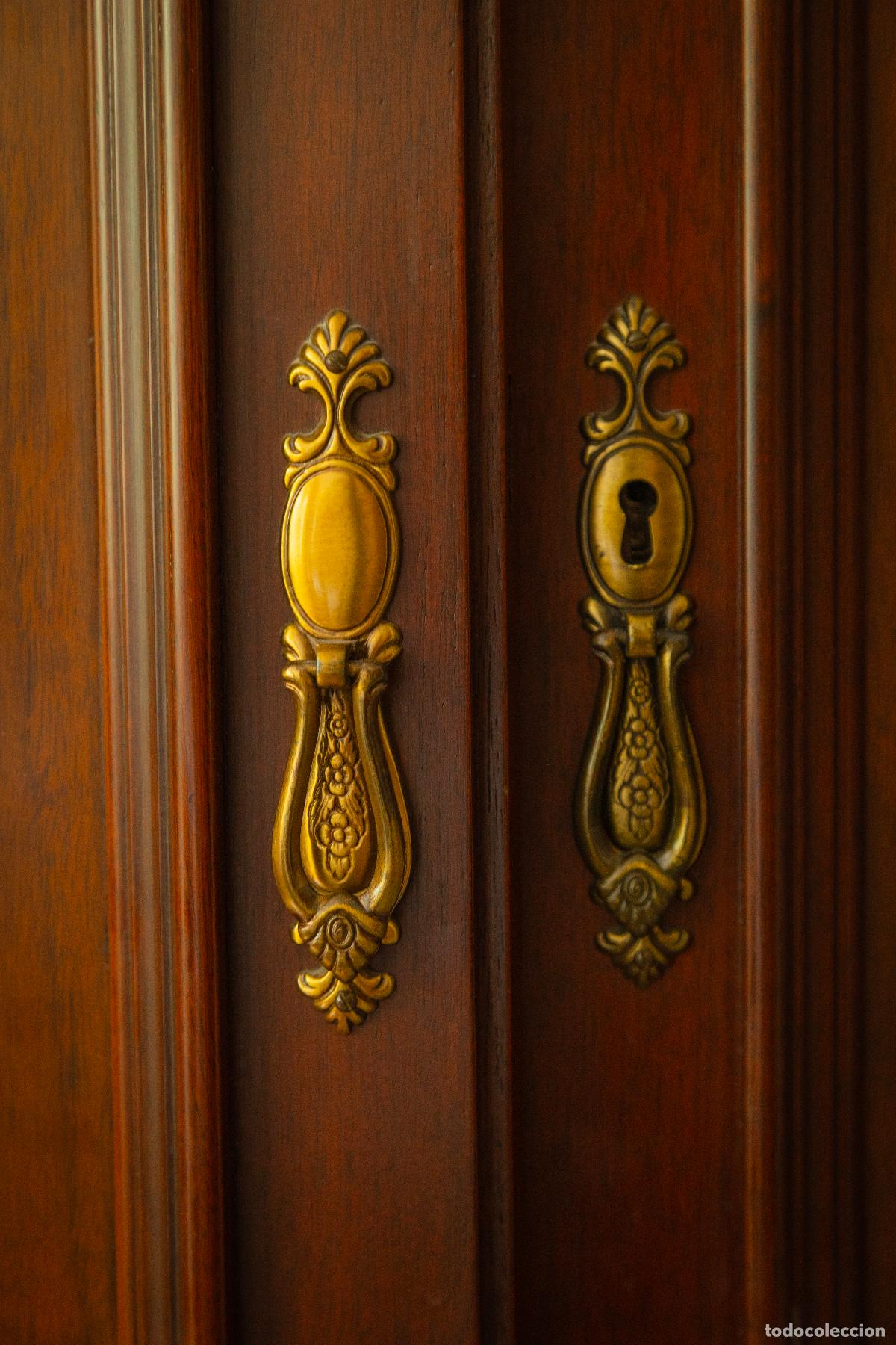 Segunda mano: Dormitorio completo, estilo cl&aacute;sico, artesanal de madera noble - Foto 18