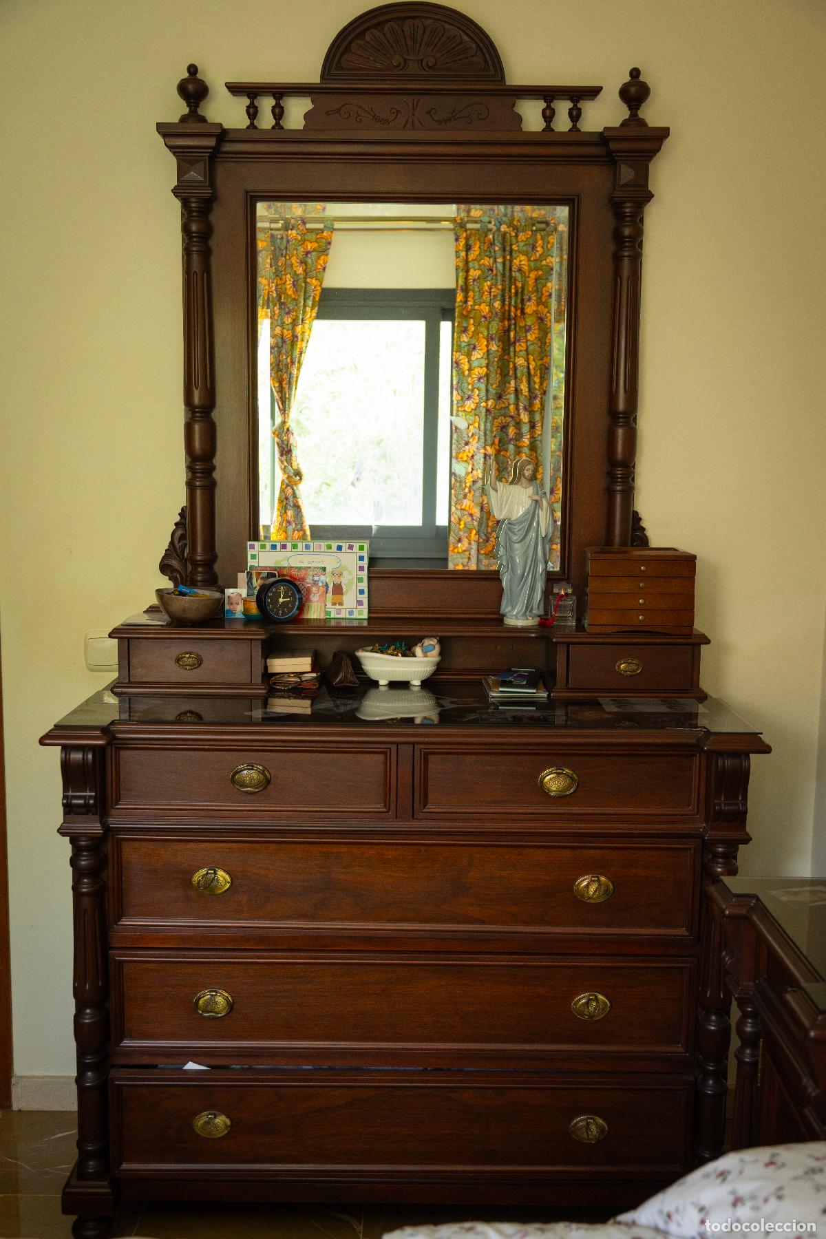 Segunda mano: Dormitorio completo, estilo cl&aacute;sico, artesanal de madera noble - Foto 23