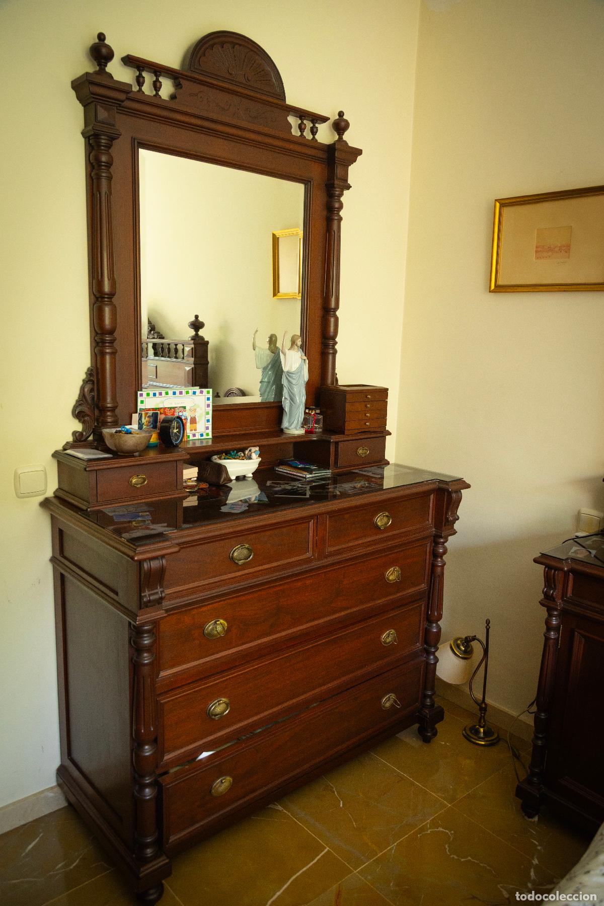 Segunda mano: Dormitorio completo, estilo cl&aacute;sico, artesanal de madera noble - Foto 24