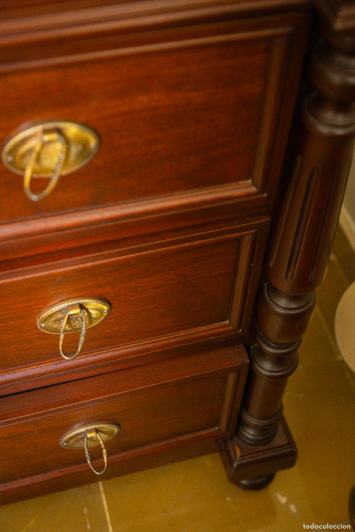 Segunda mano: Dormitorio completo, estilo cl&aacute;sico, artesanal de madera noble - Foto 27
