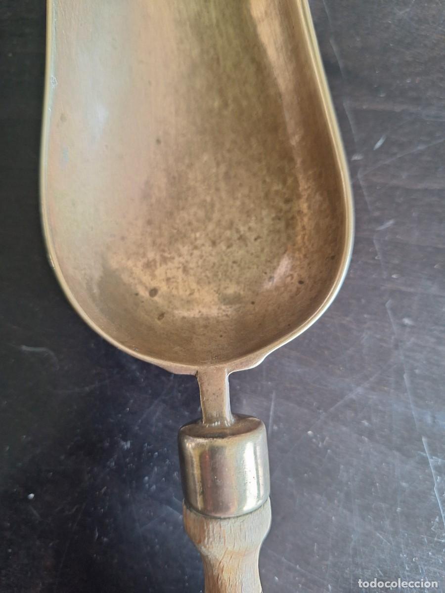 Segunda mano: Pala cazo cucharon vintage para harina de bronce - Foto 5