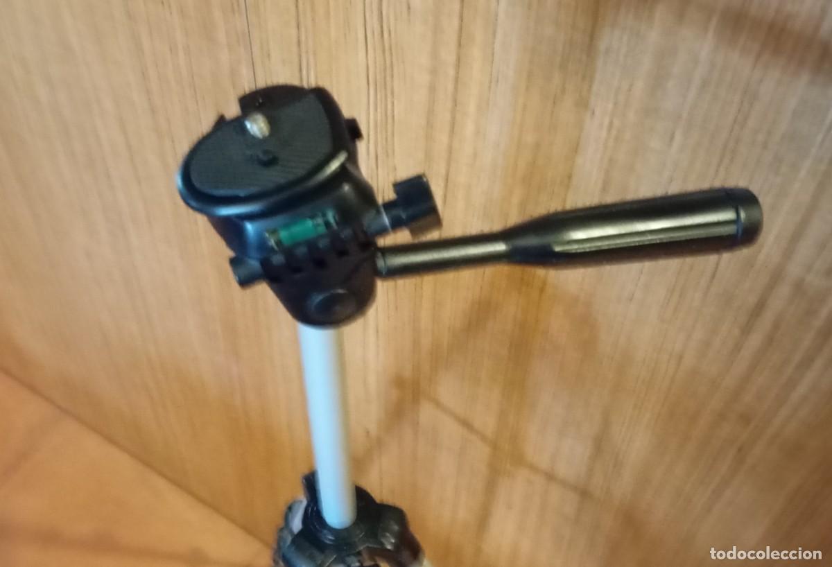 Segunda mano: Tr&iacute;pode de aluminio con un dise&ntilde;o ligero y pr&aacute;ctico - Foto 5