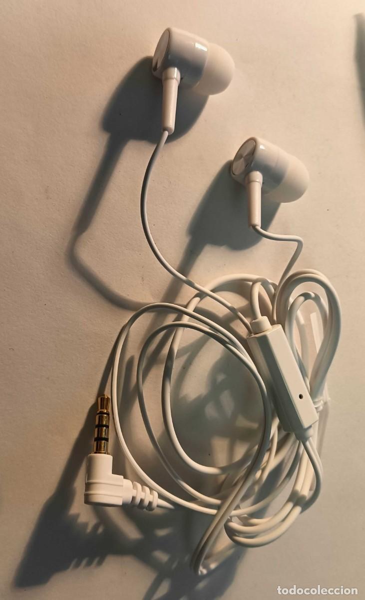 Segunda mano: Auriculares HP Intrauditivos (In-Ear) con Cable, Micr&oacute;fono y Control - Color Blanco - 1m - Foto 1