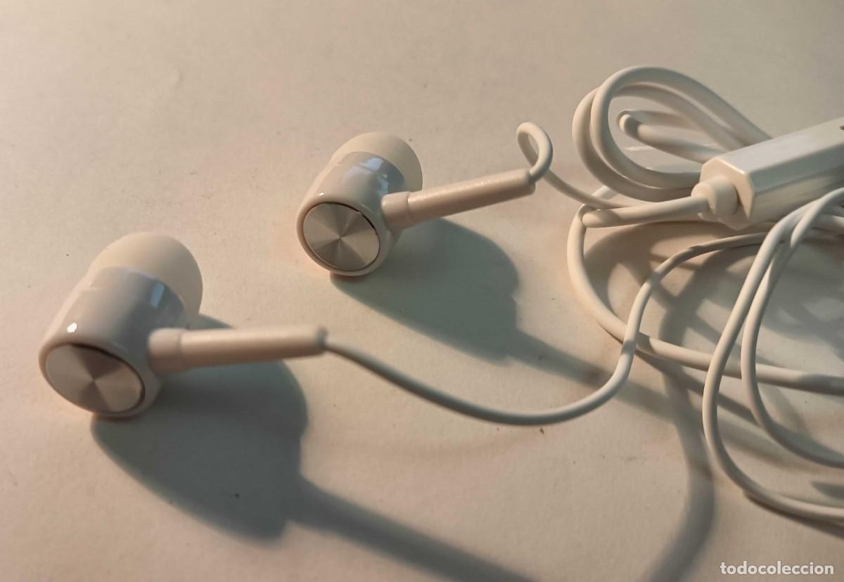 Segunda mano: Auriculares HP Intrauditivos (In-Ear) con Cable, Micr&oacute;fono y Control - Color Blanco - 1m - Foto 3