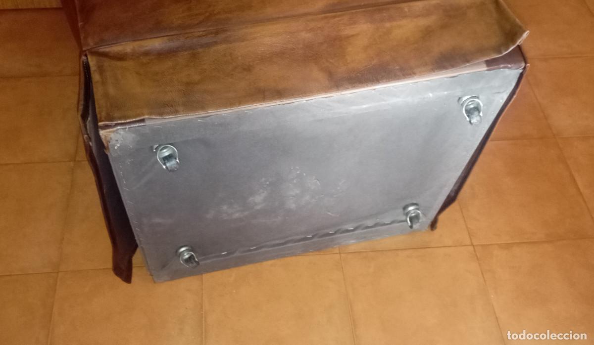 Segunda mano: Antiguo sill&oacute;n de piel Chester - Foto 17