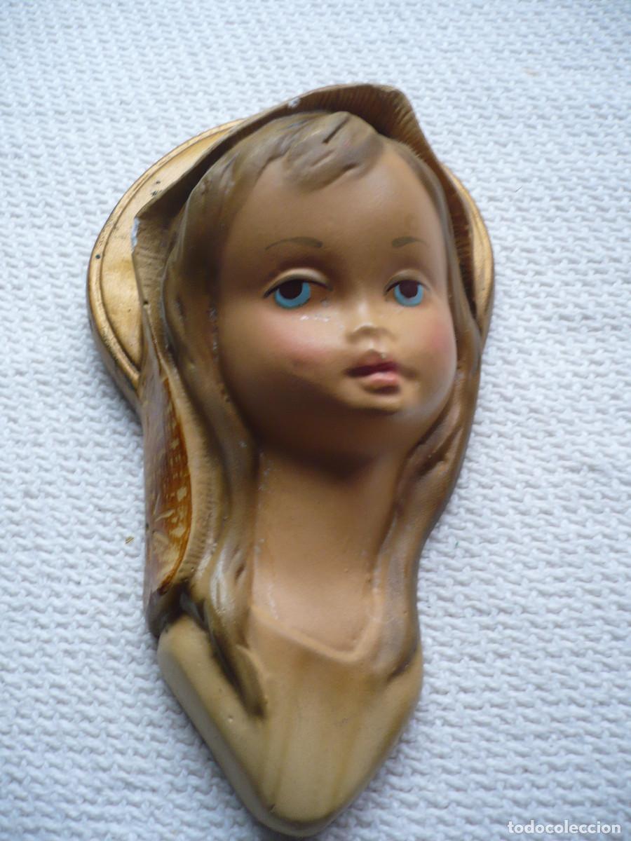 Segunda mano: Virgencita de escayola pintada a mano. - Foto 1