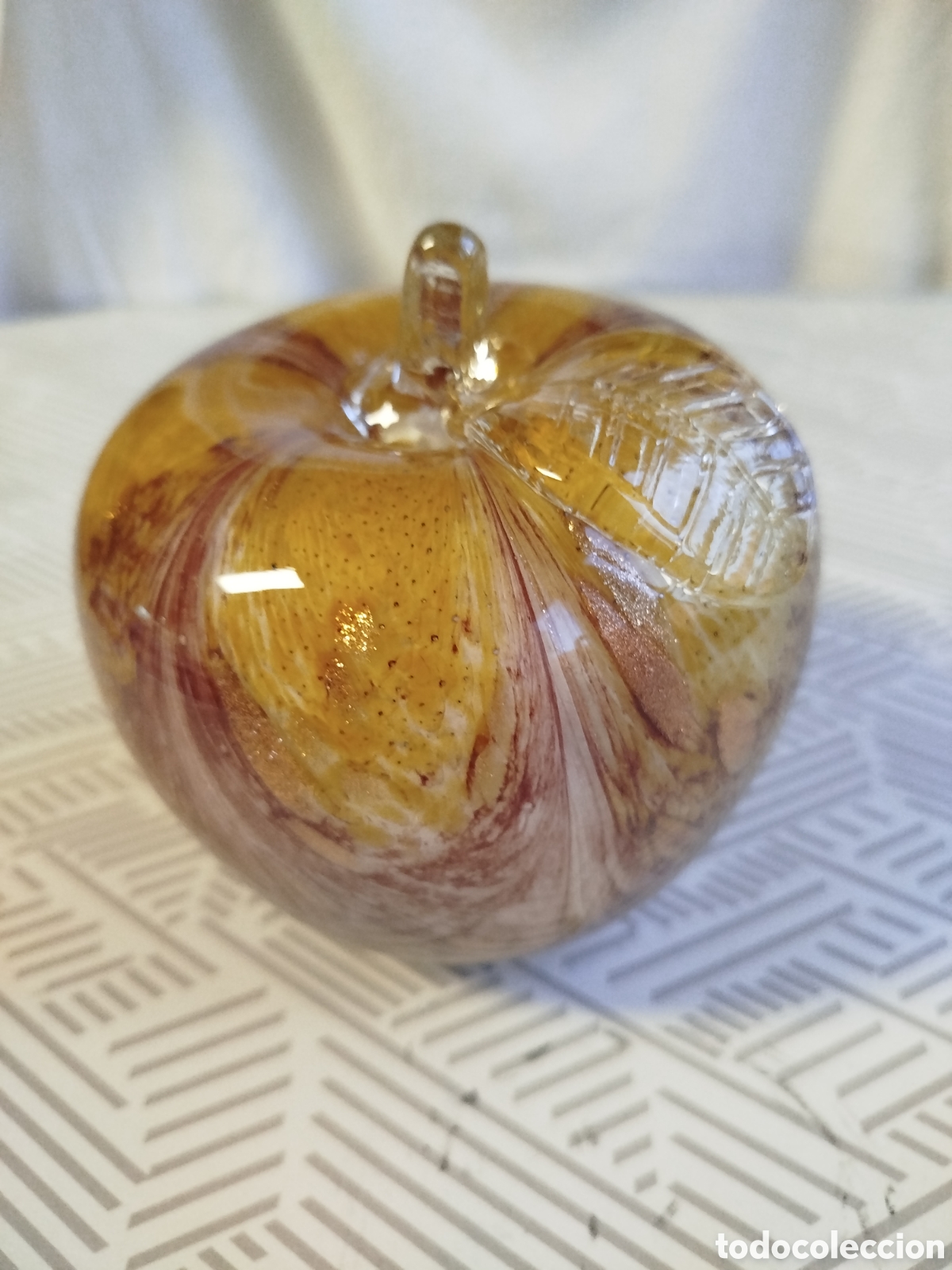 Segunda mano: Objeto decorativo con forma de manzana de cristal. - Foto 2