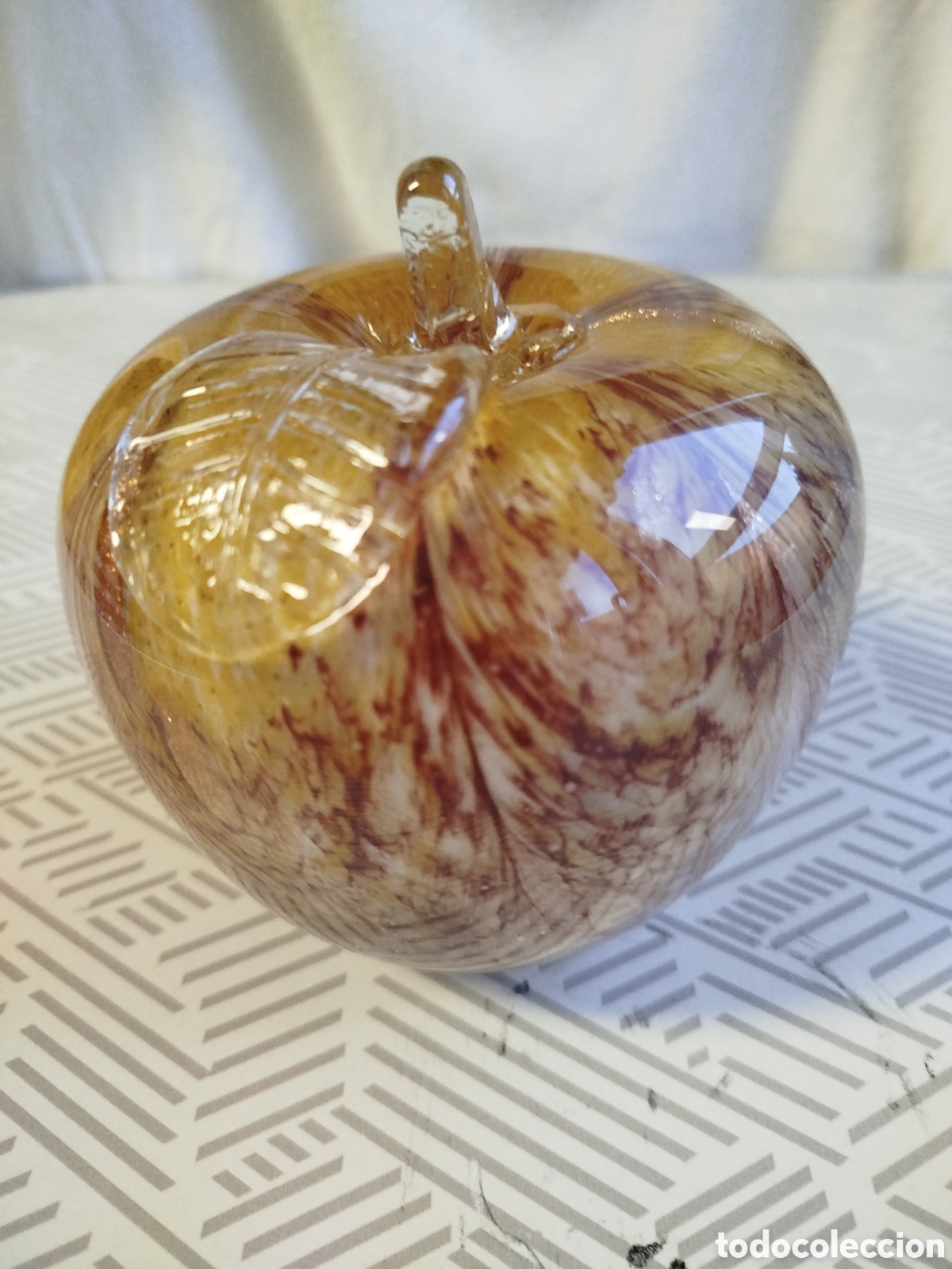 Segunda mano: Objeto decorativo con forma de manzana de cristal. - Foto 1