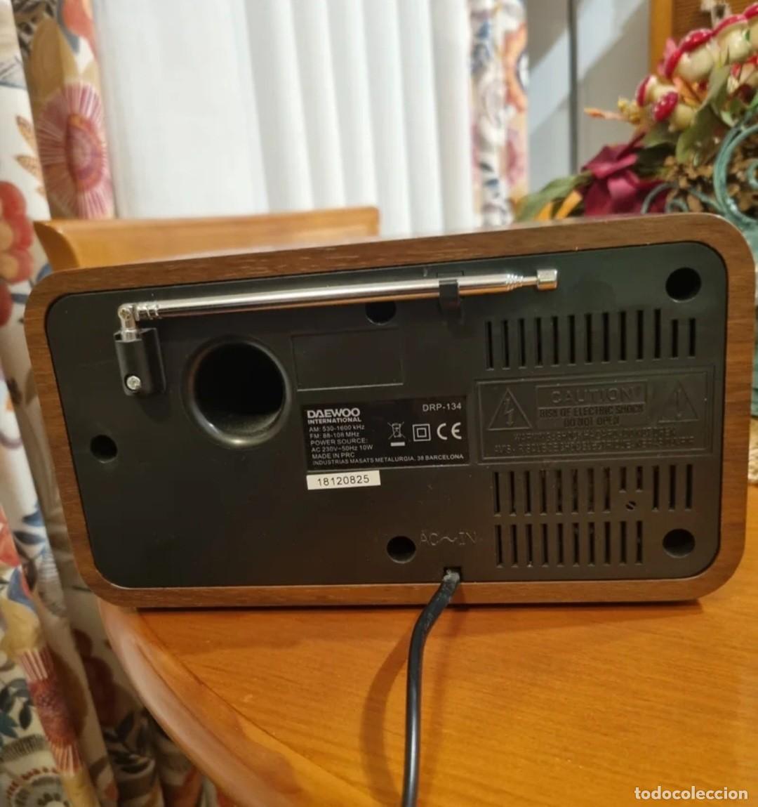Segunda mano: RADIO AM/FM DAEWOO DRP-134 ACABADO EN MADERA - Foto 3
