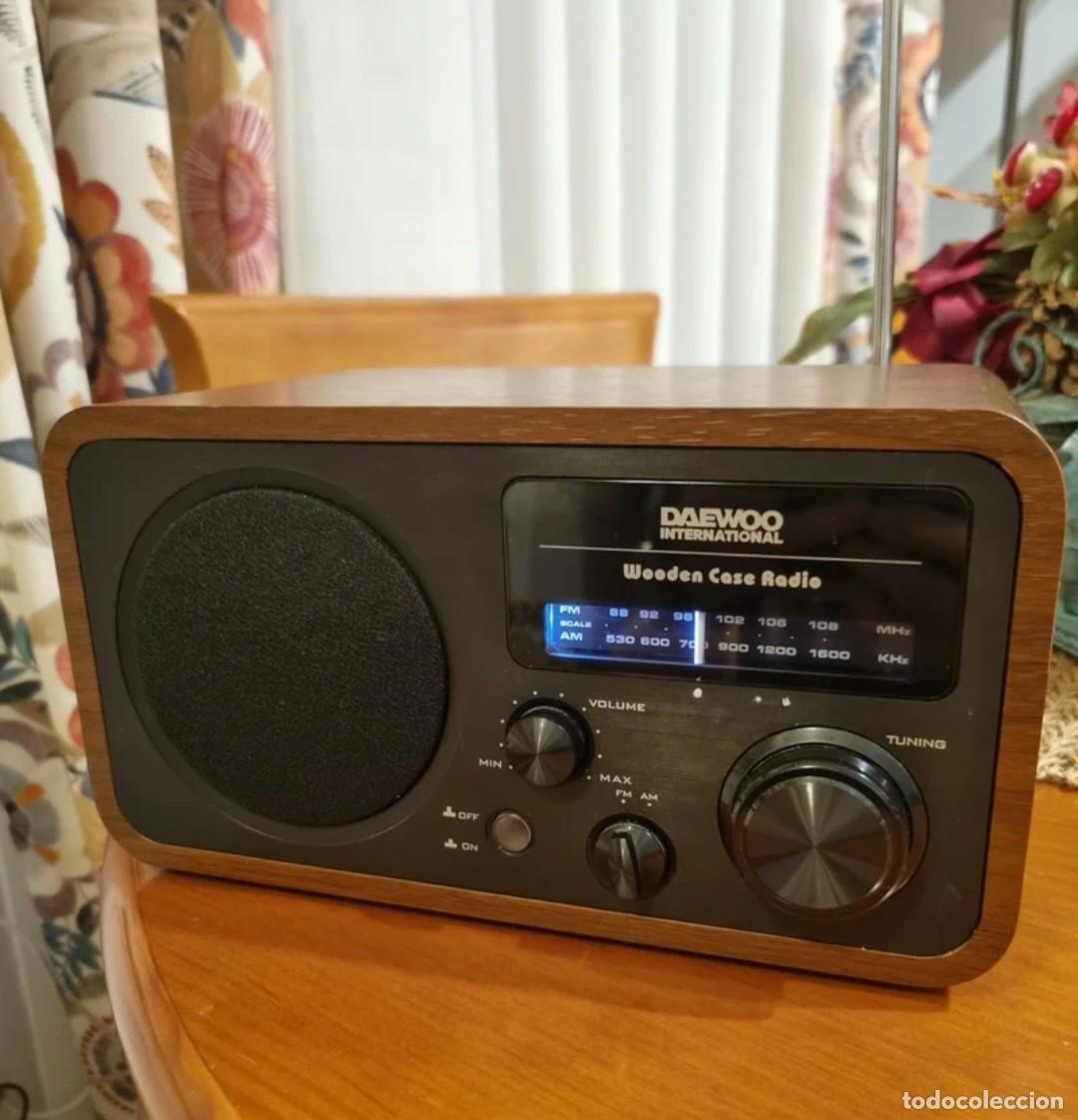 Segunda mano: RADIO AM/FM DAEWOO DRP-134 ACABADO EN MADERA - Foto 1