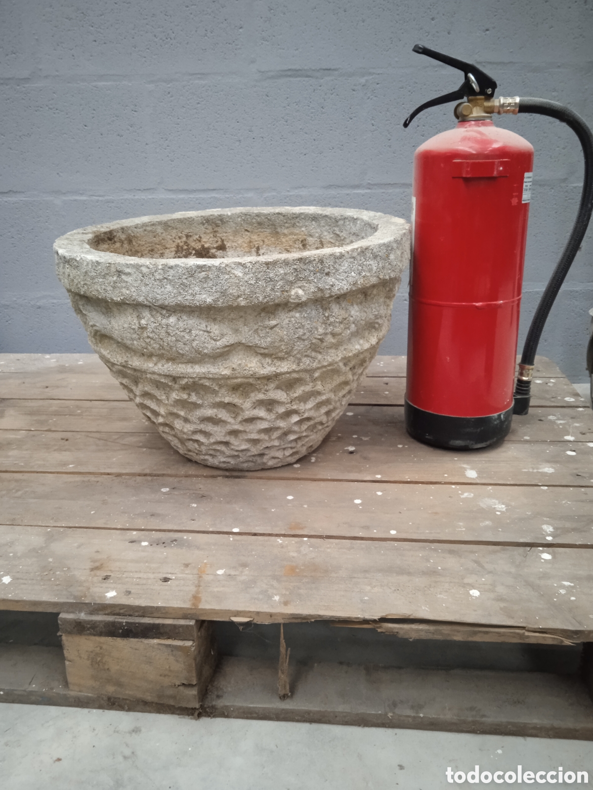 Segunda mano: Maceta de hormig&oacute;n con pedestal - Foto 3